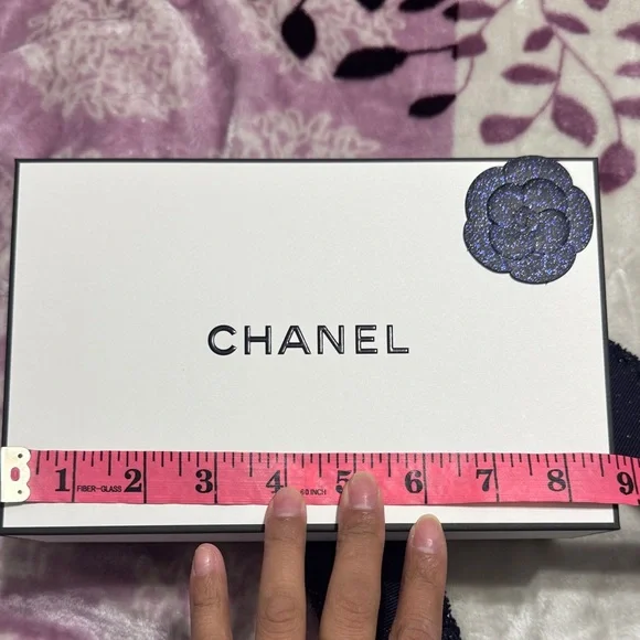 CHANEL BOX ONLY with Navy and Gold Accents - Picture 4 of 5
